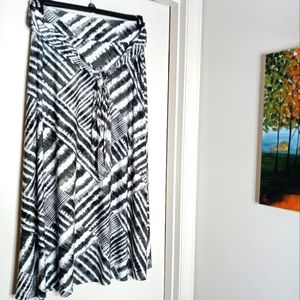 ROBERTLOUIS Black & White Skirt